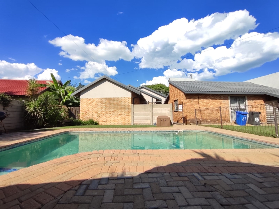 4 Bedroom Property for Sale in Lourenspark North West